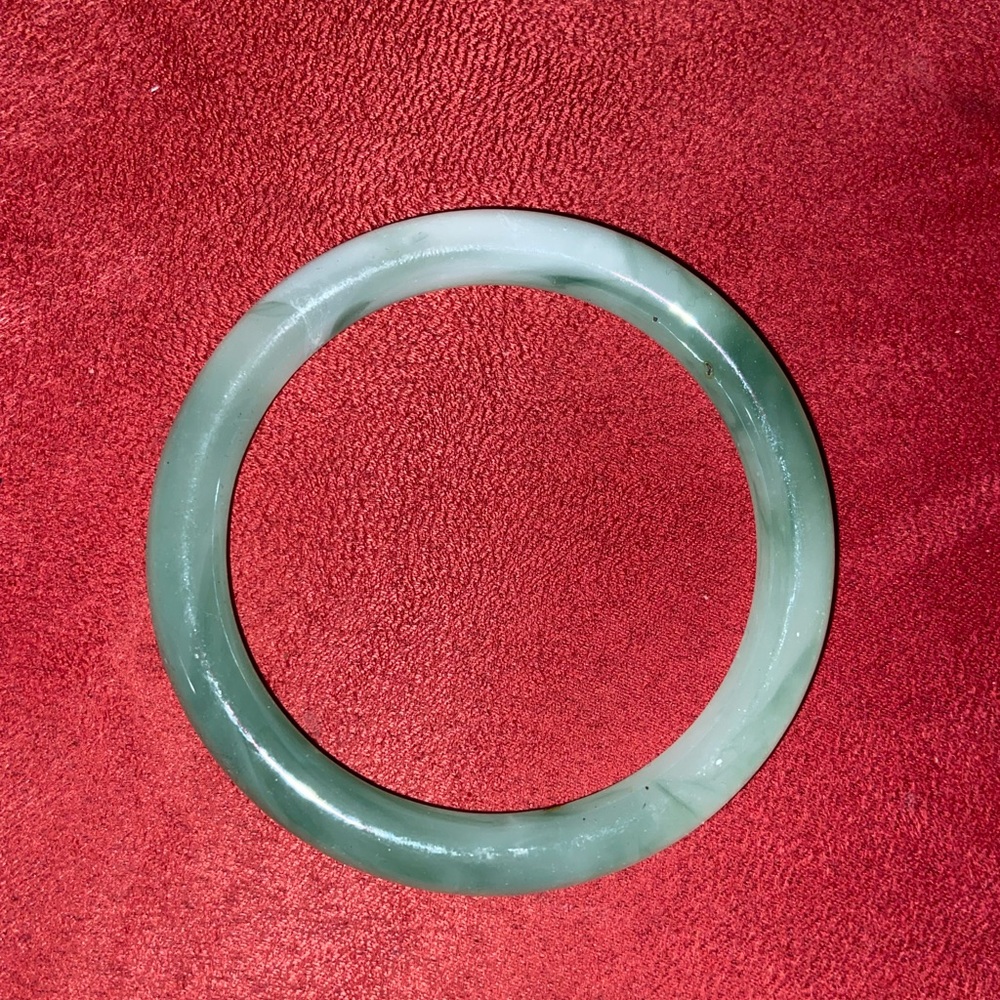Jade stone bracelet.. only 1